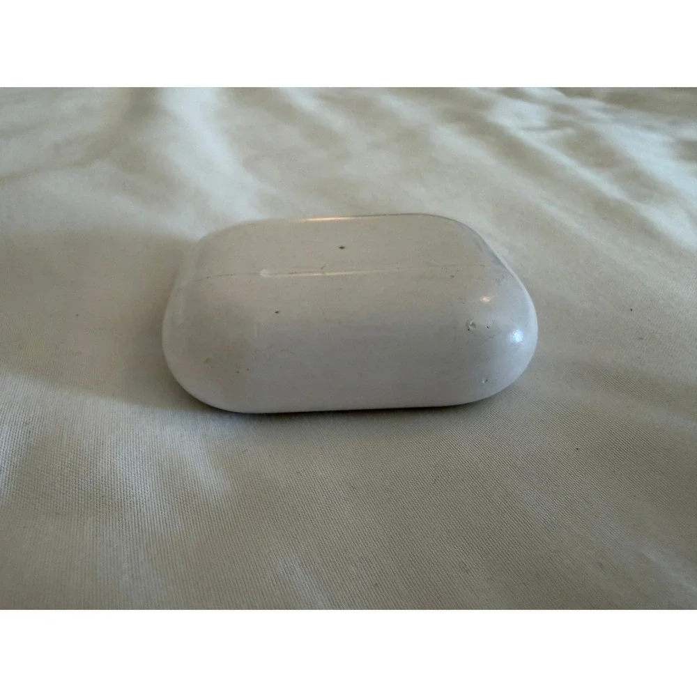 Apple AirPods Pro 2nd Gen Wireless Charging Case Only USB-C White A2968